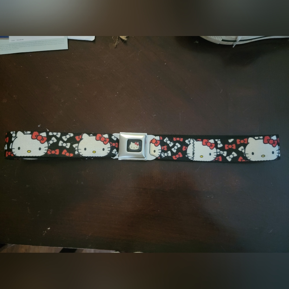 Hello kitty buckle-down belt